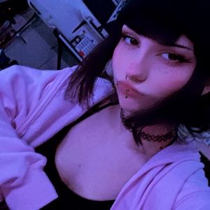 Hey! If u like my style, check out @Mklmegan on Depop!